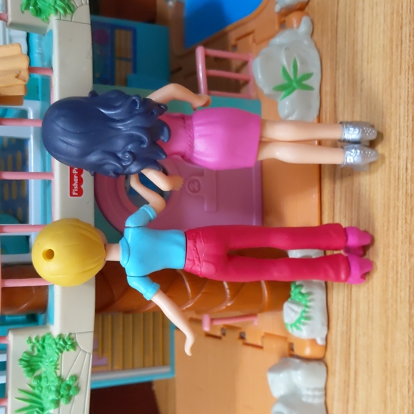 2 MiWorld Dairy Queen Shop Girls Figures - Picture 5 of 5